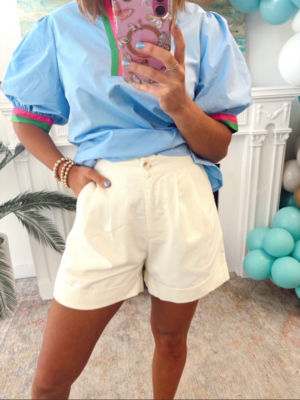 Entro Cream High Waist Cuff Hem
Pleated Shorts